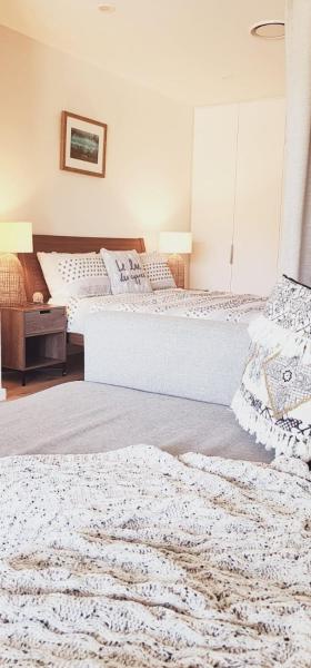 Modern & Cozy Unit Just Steps from Terrigal Beach
